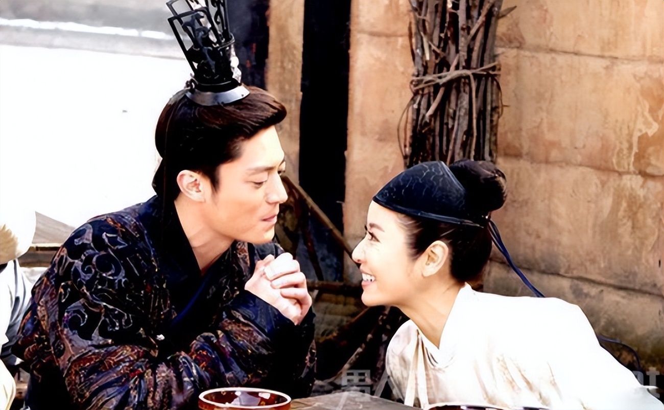 霍建华林心如家族聚会,两人素颜似路人,男方全程倒酒伺候长辈休闲区蓝鸢梦想 - Www.slyday.coM 霍建华林心如家族聚会,两人素颜似路人,男方全程倒酒伺候长辈休闲区蓝鸢梦想 - Www.slyday.coM