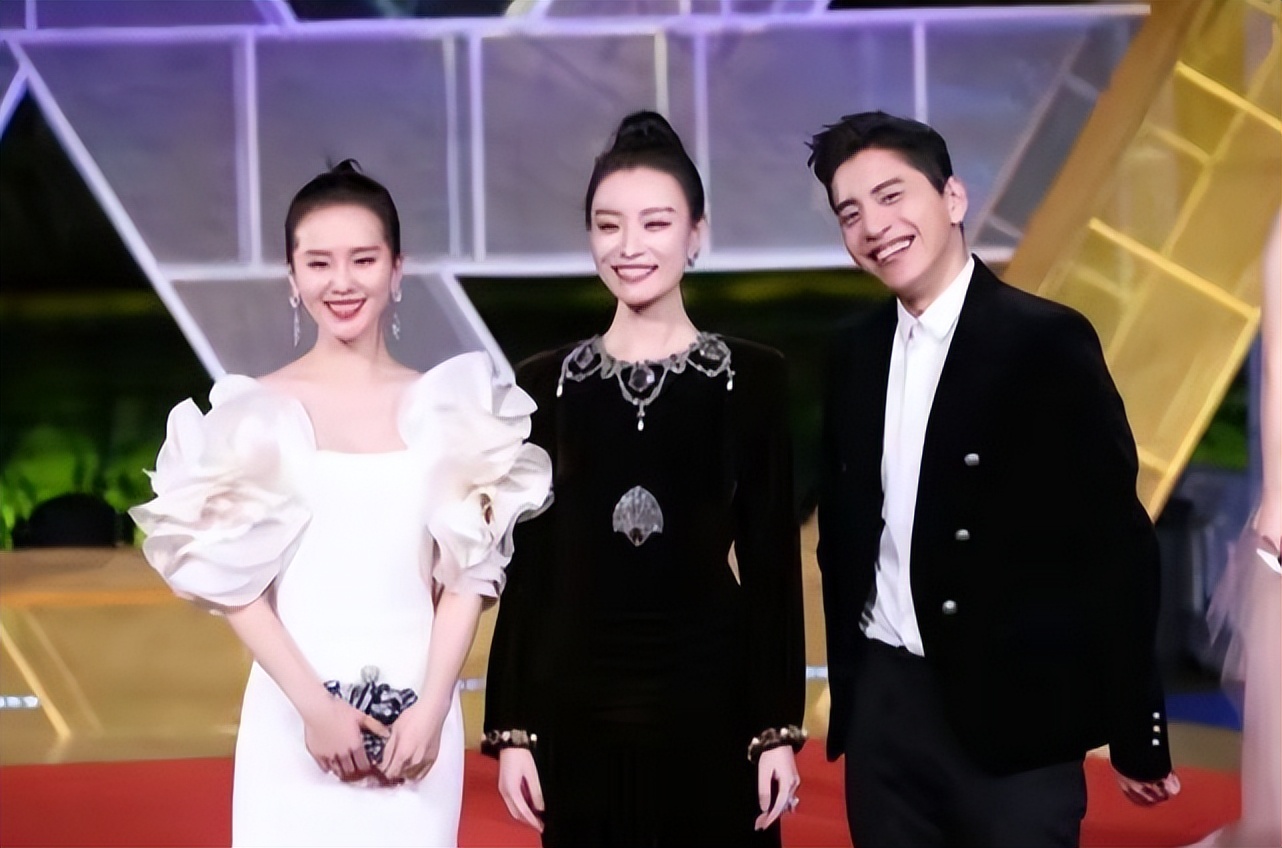 刘诗诗倪妮两大美女同框，同穿礼服一个温柔一个高冷，气质差别大休闲区蓝鸢梦想 - Www.slyday.coM