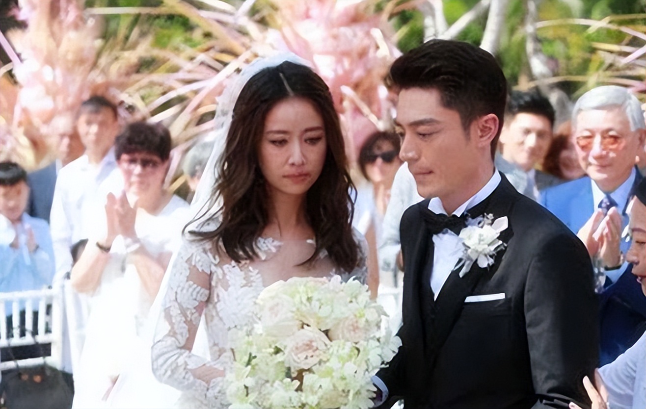 霍建华林心如家族聚会,两人素颜似路人,男方全程倒酒伺候长辈休闲区蓝鸢梦想 - Www.slyday.coM 霍建华林心如家族聚会,两人素颜似路人,男方全程倒酒伺候长辈休闲区蓝鸢梦想 - Www.slyday.coM