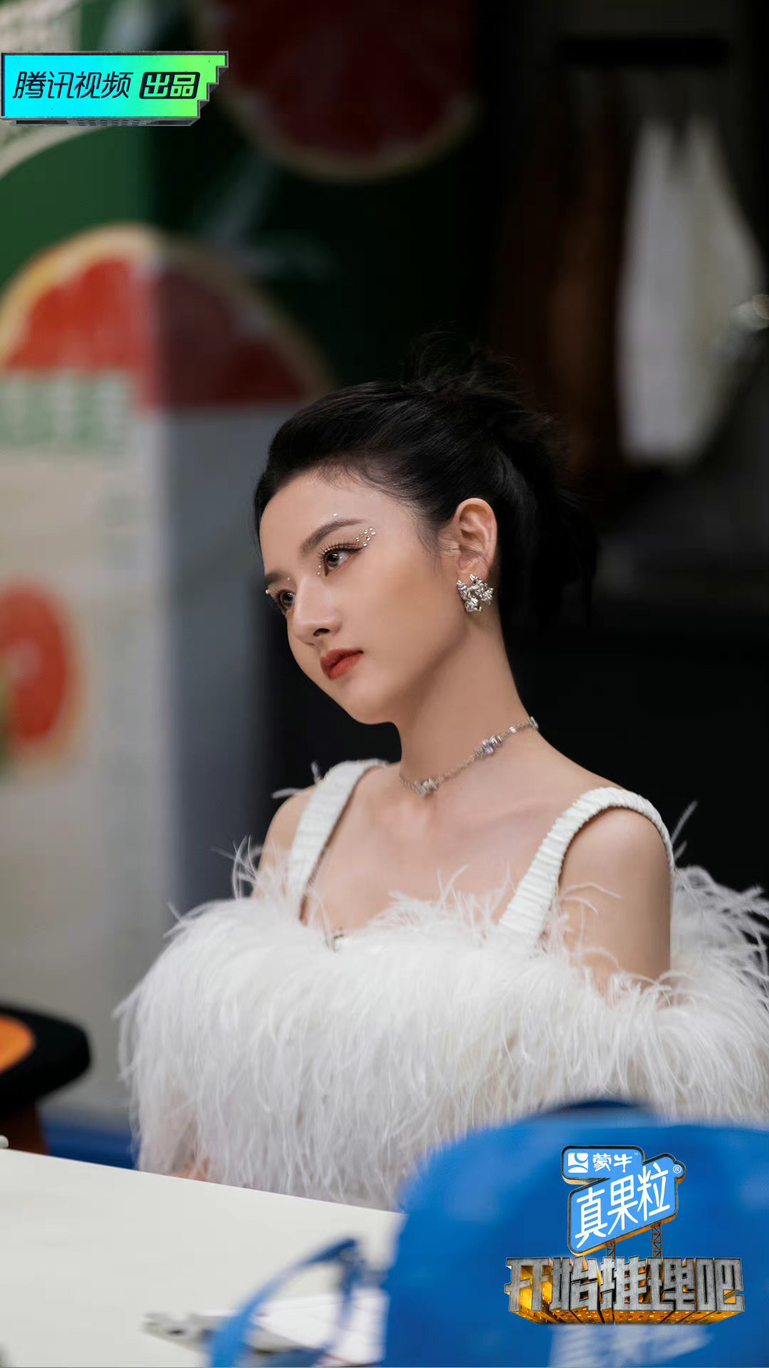 宋祖儿的碎钻造型,疯狂踩在心口上!盛典红毯也不过如此吧休闲区蓝鸢梦想 - Www.slyday.coM 宋祖儿的碎钻造型,疯狂踩在心口上!盛典红毯也不过如此吧休闲区蓝鸢梦想 - Www.slyday.coM