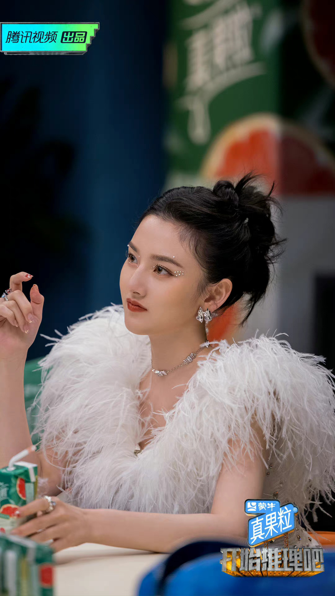 宋祖儿的碎钻造型,疯狂踩在心口上!盛典红毯也不过如此吧休闲区蓝鸢梦想 - Www.slyday.coM 宋祖儿的碎钻造型,疯狂踩在心口上!盛典红毯也不过如此吧休闲区蓝鸢梦想 - Www.slyday.coM