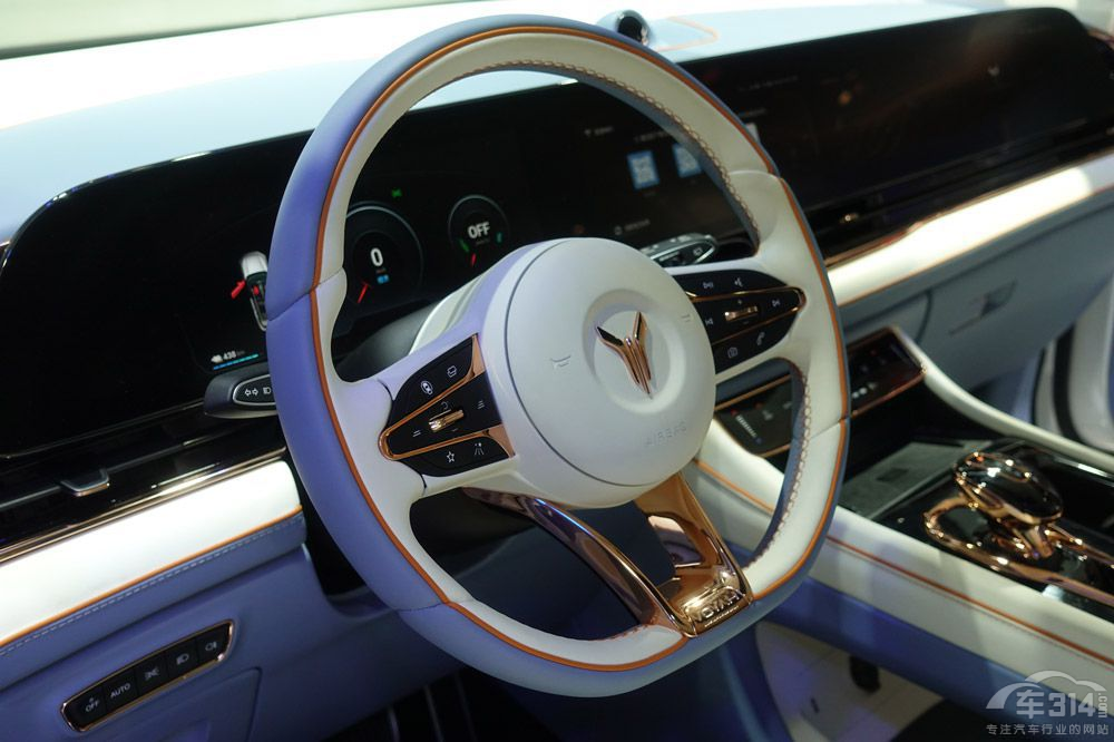 国产与合资豪华中大型MPV对比：岚图梦想家和奔驰V级谁更值得买