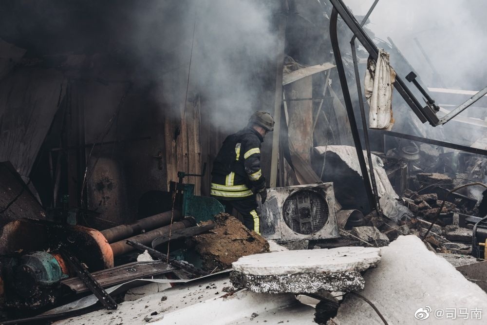 升级：两个美国人在乌克兰被抓……休闲区蓝鸢梦想 - Www.slyday.coM