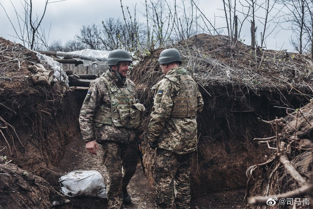 升级：两个美国人在乌克兰被抓……休闲区蓝鸢梦想 - Www.slyday.coM