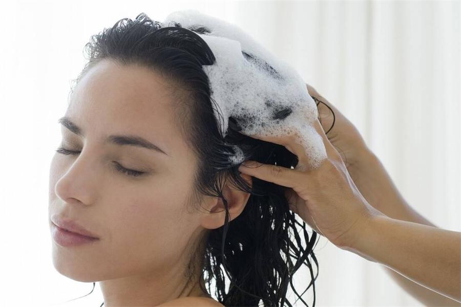 头发爱出油,问题到底出在哪儿?找对原因很重要休闲区蓝鸢梦想 - Www.slyday.coM 头发爱出油,问题到底出在哪儿?找对原因很重要休闲区蓝鸢梦想 - Www.slyday.coM