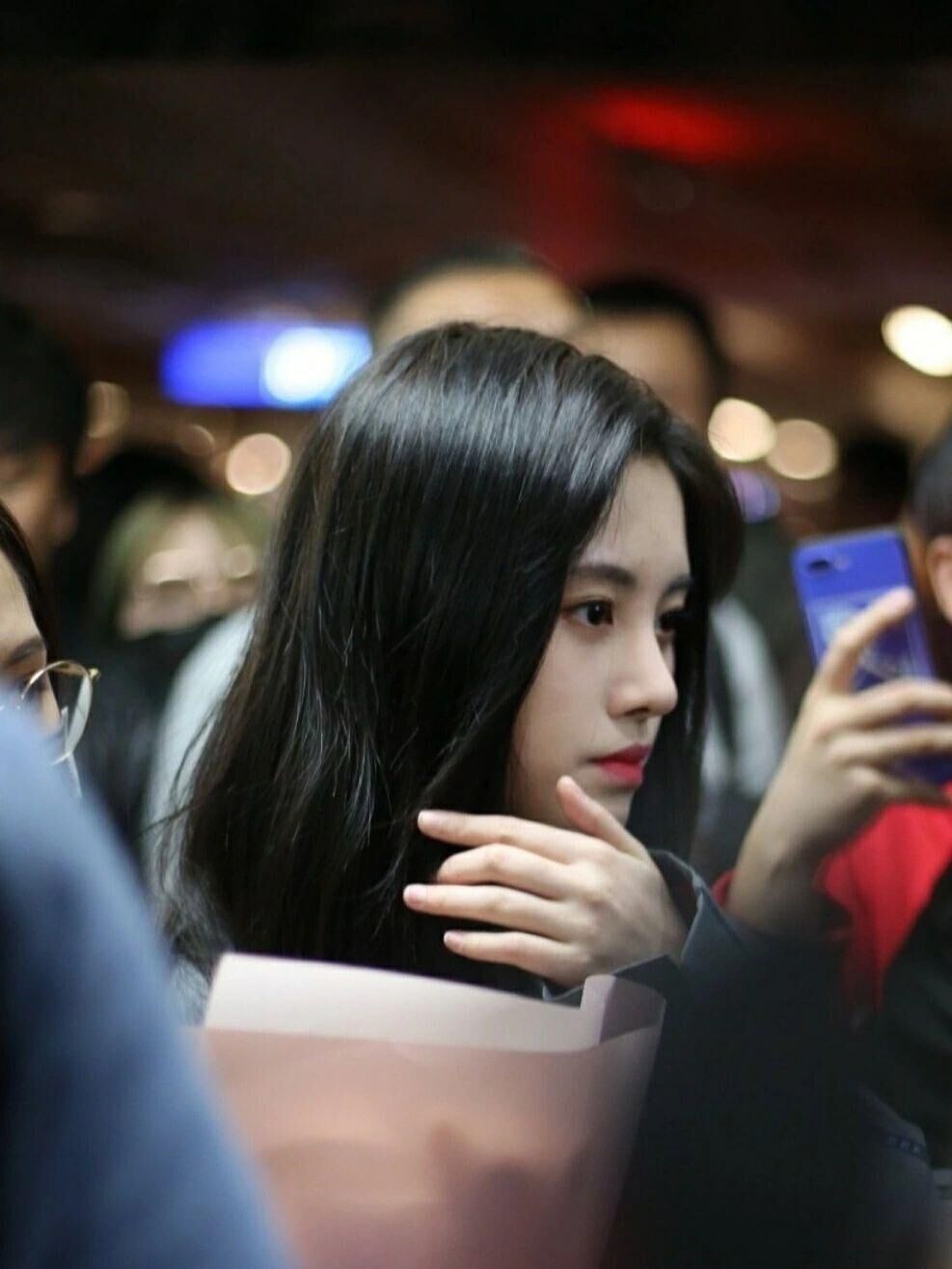 看了路人镜头下的鞠婧祎我明白她为什么被称为整容模板了