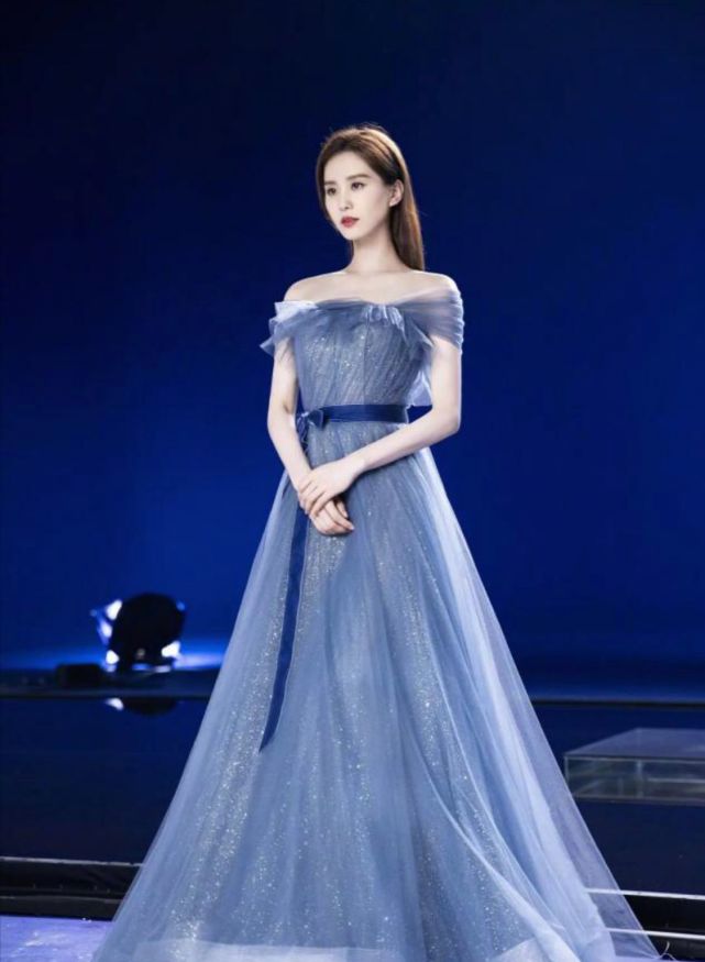 刘诗诗倪妮两大美女同框，同穿礼服一个温柔一个高冷，气质差别大休闲区蓝鸢梦想 - Www.slyday.coM