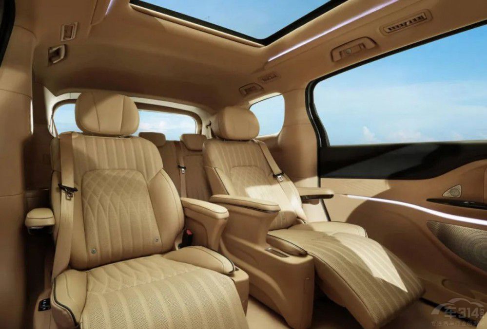 国产与合资豪华中大型MPV对比：岚图梦想家和奔驰V级谁更值得买