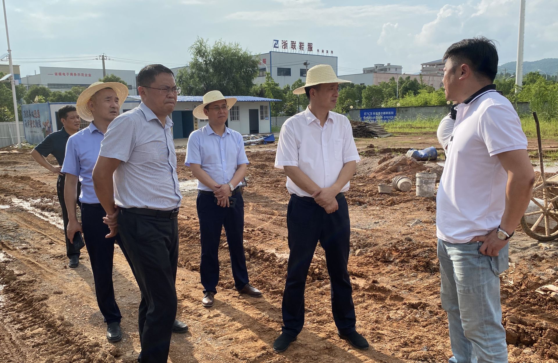 阳新新闻万鼎调研重点项目建设