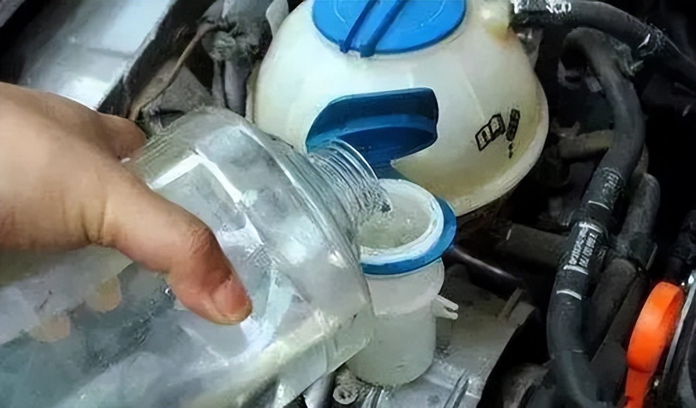 夏季高温，家用车多久换一次防冻液才是正确的？休闲区蓝鸢梦想 - Www.slyday.coM