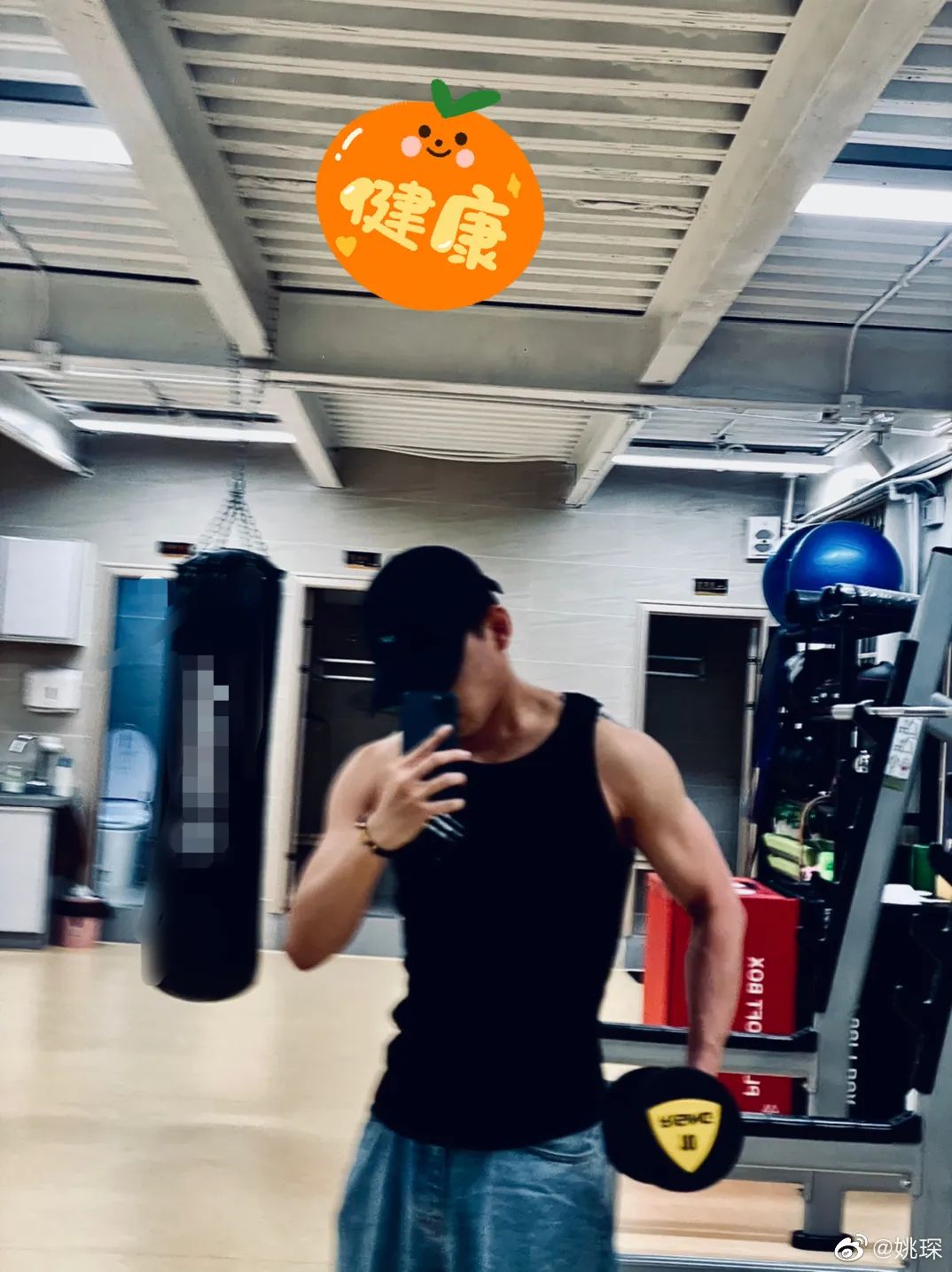 今夏最便宜的明星同款，大概是老头背心休闲区蓝鸢梦想 - Www.slyday.coM