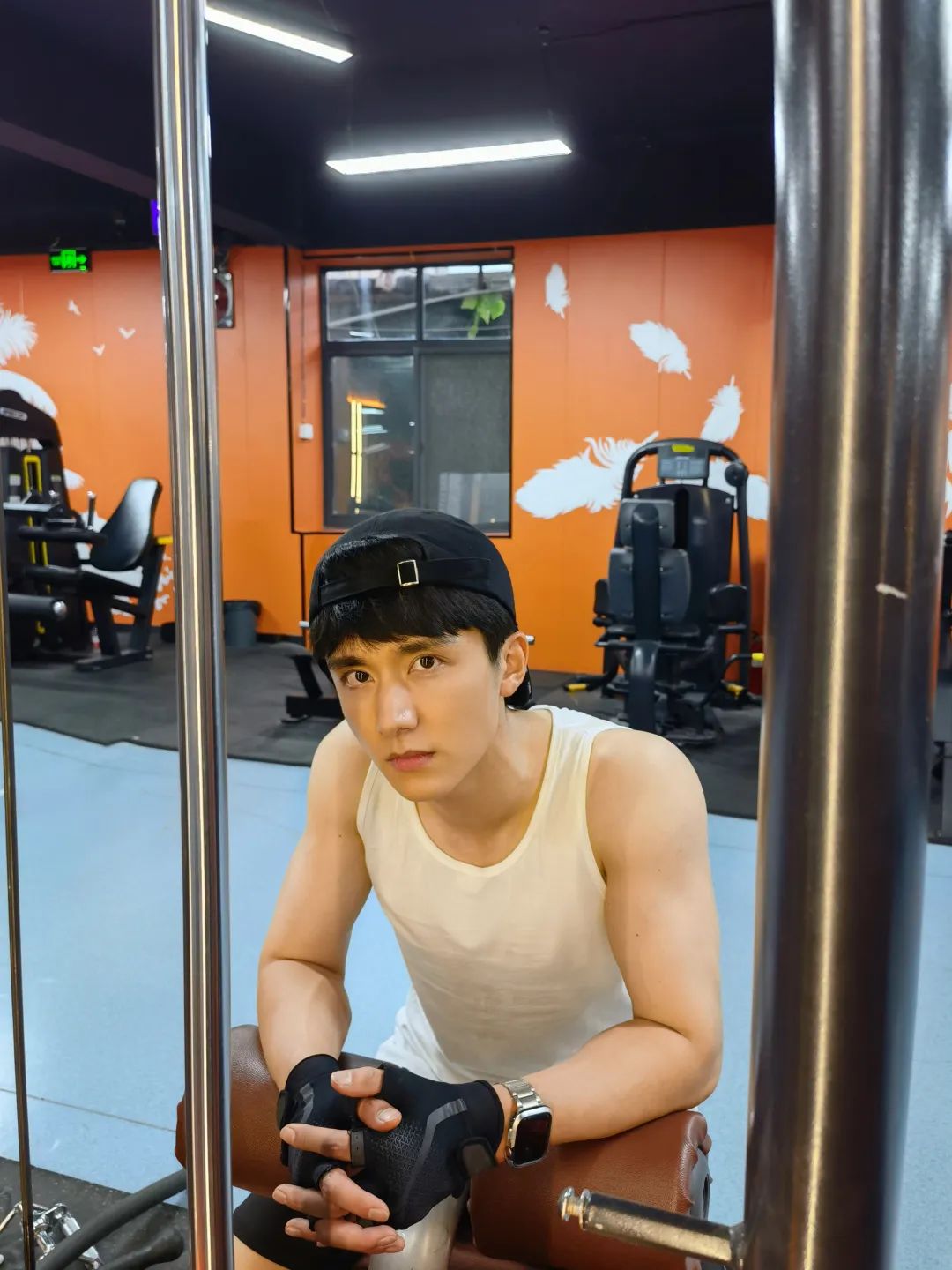 今夏最便宜的明星同款，大概是老头背心休闲区蓝鸢梦想 - Www.slyday.coM