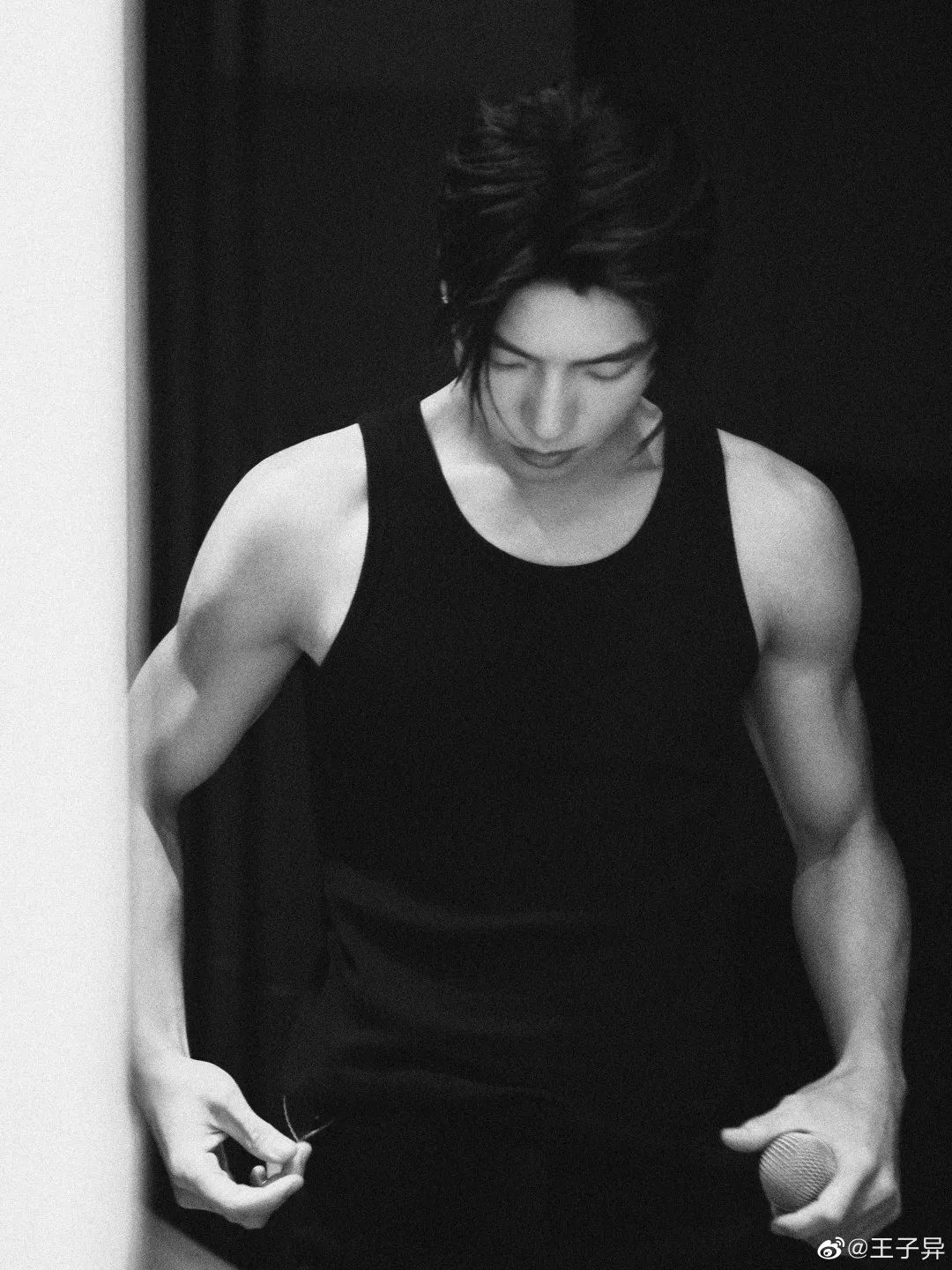 今夏最便宜的明星同款，大概是老头背心休闲区蓝鸢梦想 - Www.slyday.coM