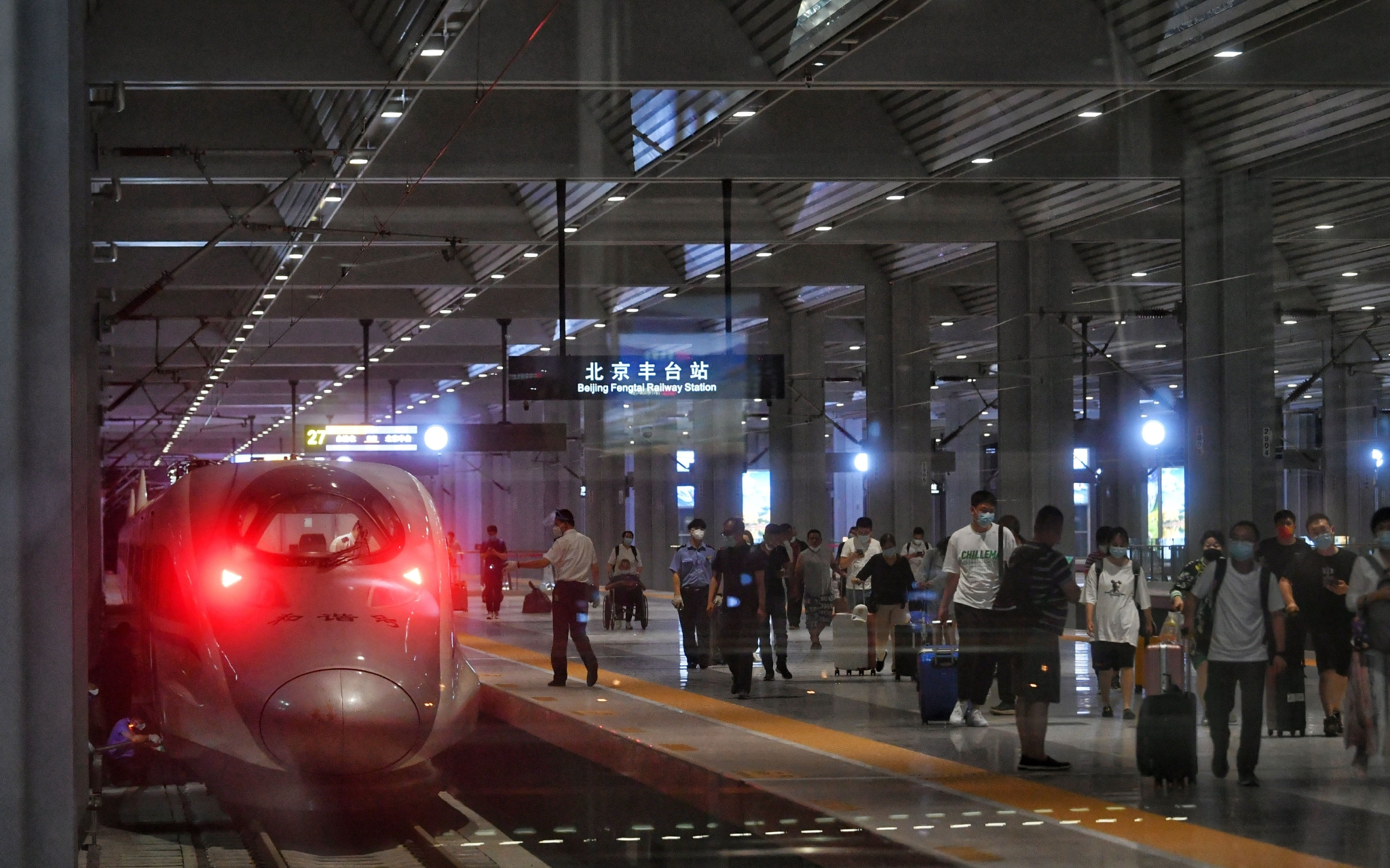记者体验北京丰台站夜间接驳地铁运营时段覆盖每日最后一班列车