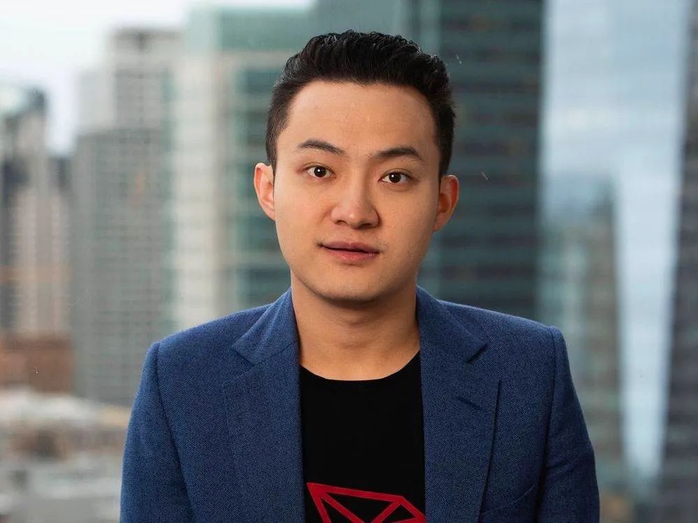 化应用操作系统)创始人孙宇晨砸了近457万美元拍下巴菲特午餐的资格