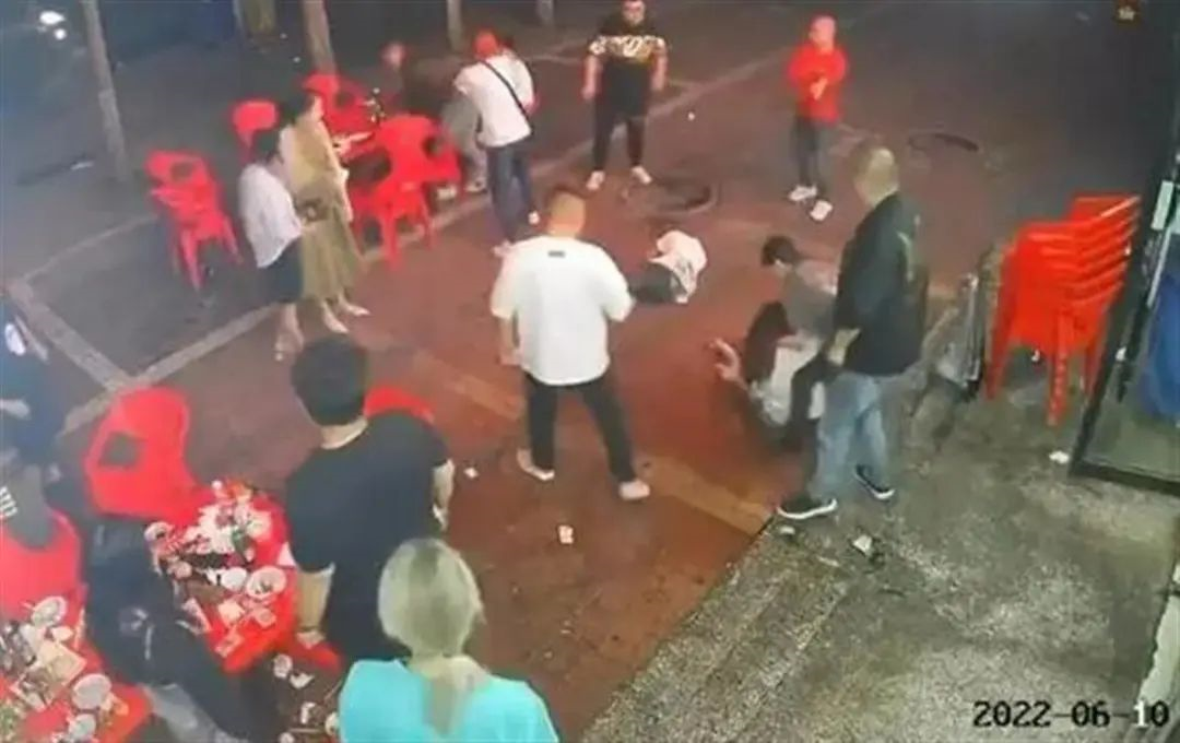 追问唐山打人案：轻伤如何量刑？涉嫌非法拘禁罪、开设赌场罪、洗钱罪…会数罪并罚吗？休闲区蓝鸢梦想 - Www.slyday.coM