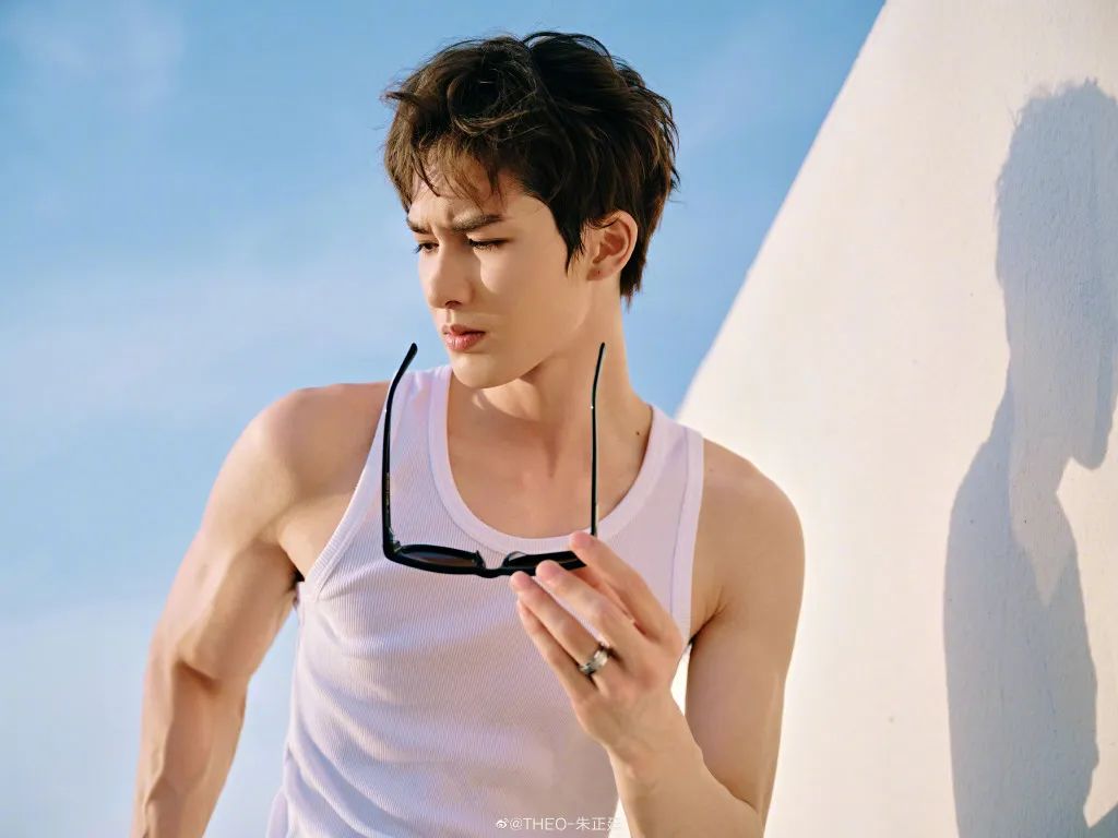 今夏最便宜的明星同款，大概是老头背心休闲区蓝鸢梦想 - Www.slyday.coM