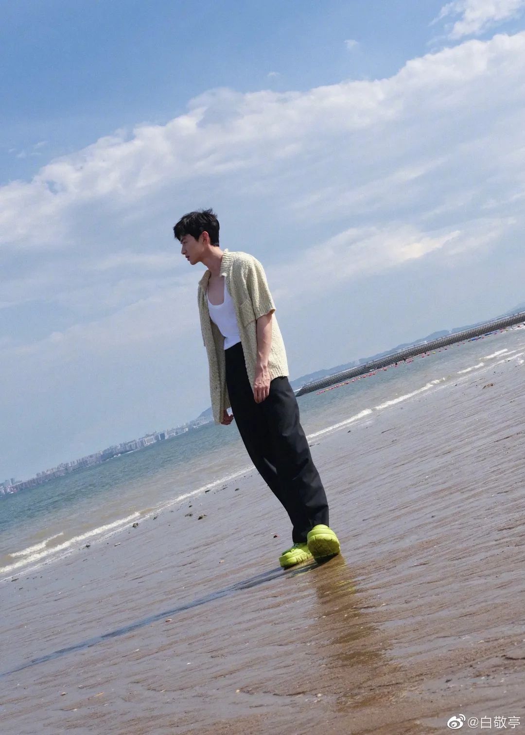 今夏最便宜的明星同款，大概是老头背心休闲区蓝鸢梦想 - Www.slyday.coM