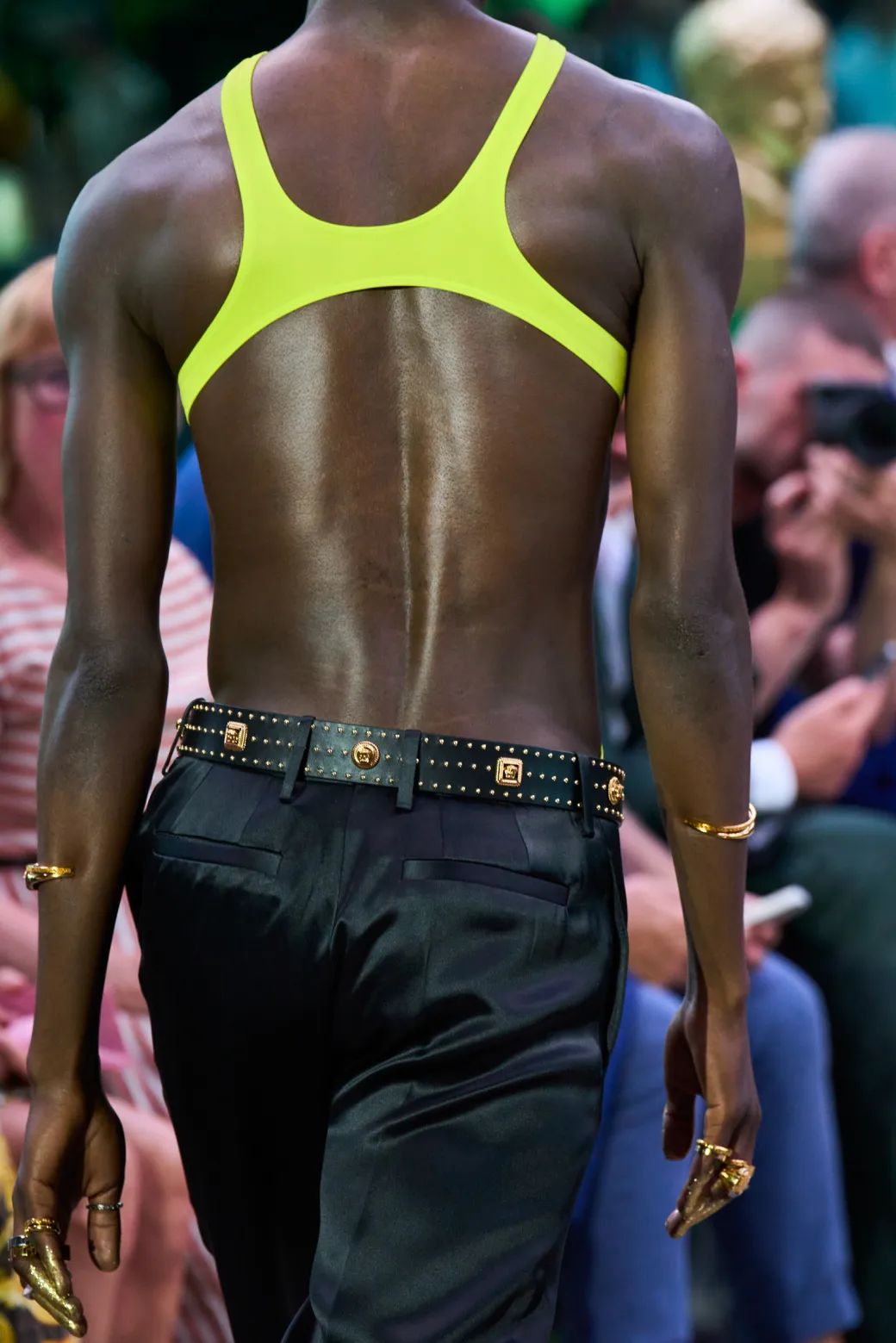 今夏最便宜的明星同款，大概是老头背心休闲区蓝鸢梦想 - Www.slyday.coM