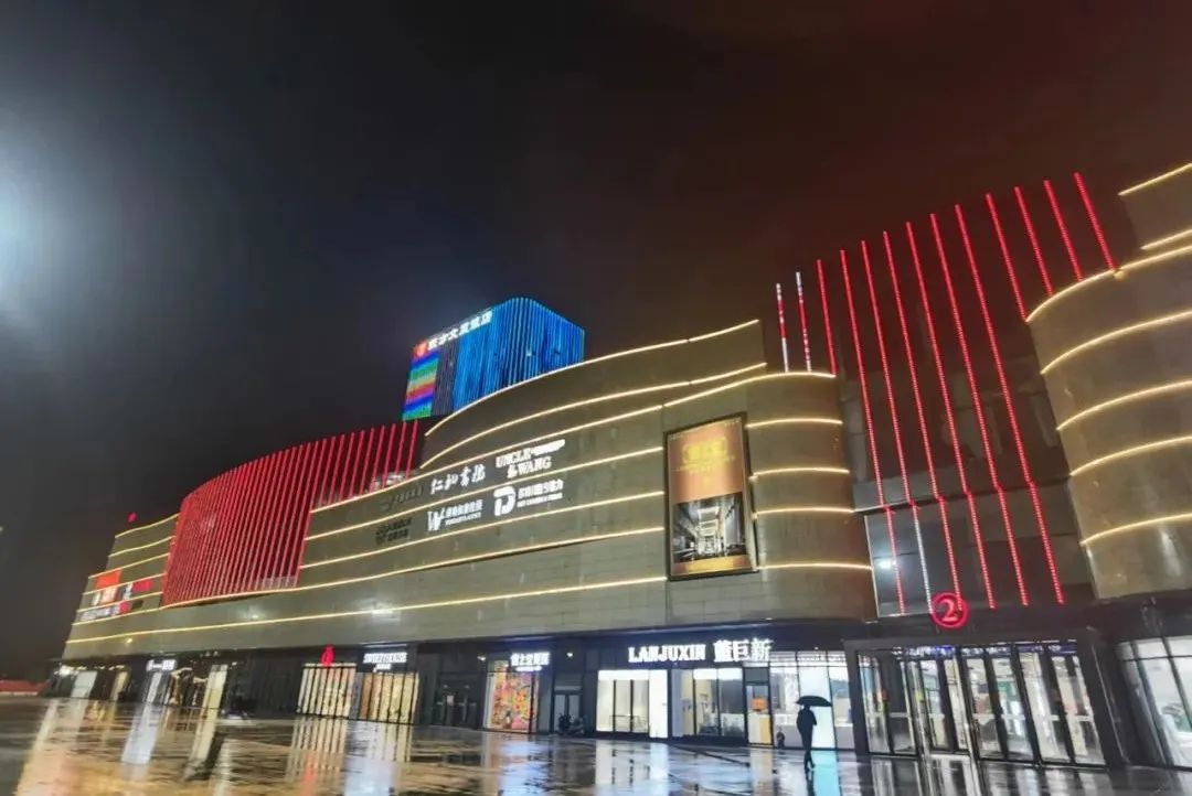 城东新城的购物中心,龙游