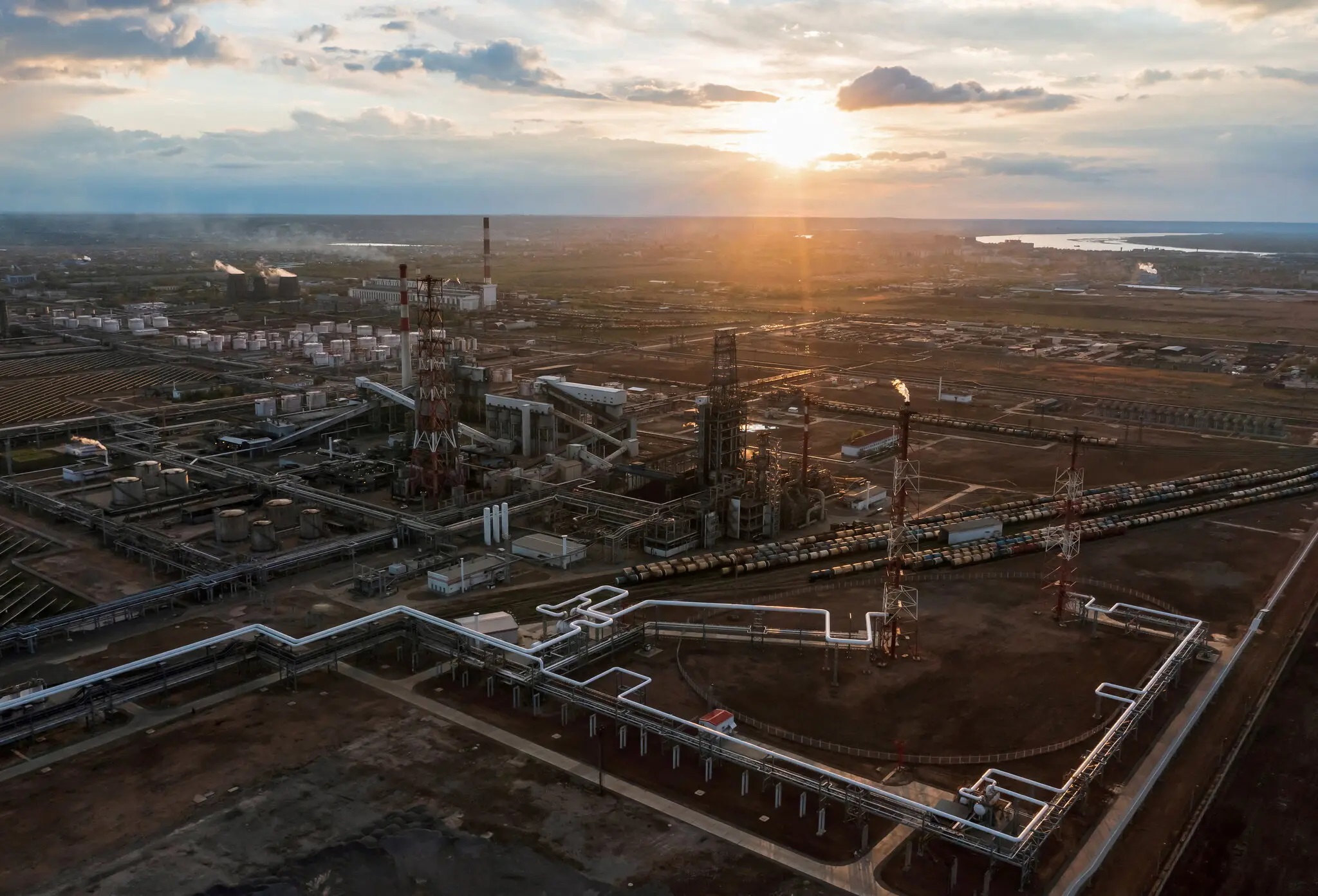 俄罗斯伏尔加格勒一座炼油厂 图自美媒