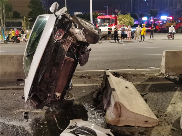 男子醉驾肇事后因害怕躲在三轮车内 终被警方找到休闲区蓝鸢梦想 - Www.slyday.coM