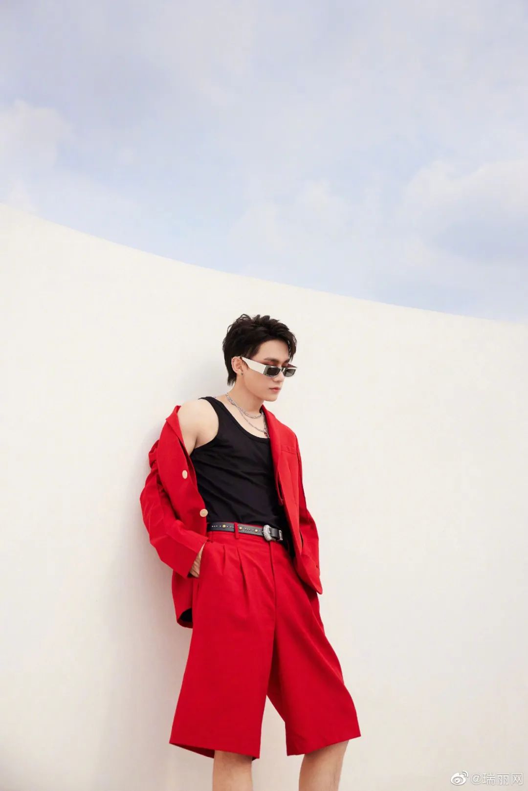 今夏最便宜的明星同款，大概是老头背心休闲区蓝鸢梦想 - Www.slyday.coM