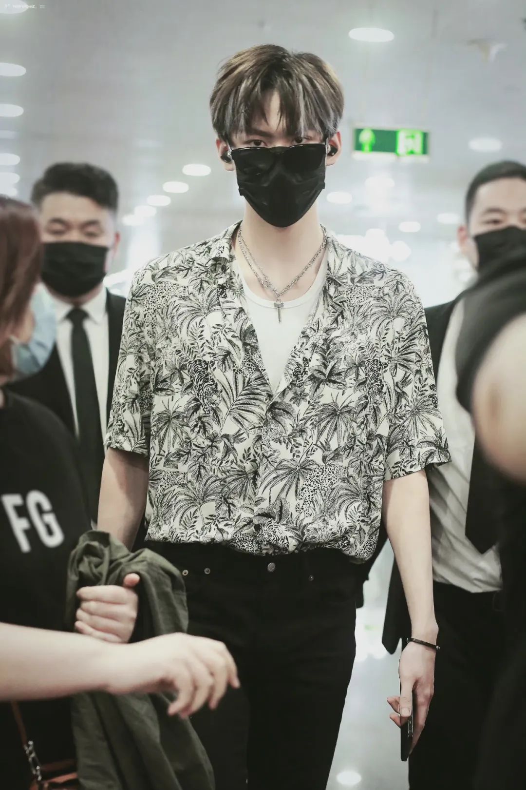 今夏最便宜的明星同款，大概是老头背心休闲区蓝鸢梦想 - Www.slyday.coM