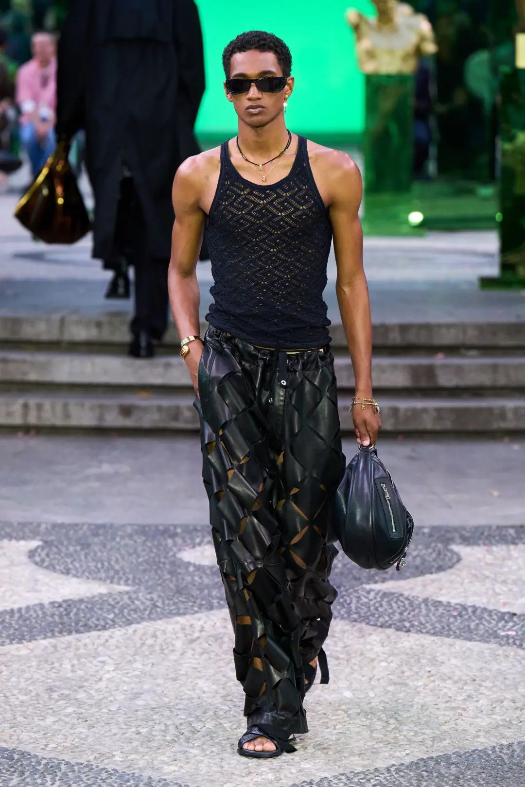 今夏最便宜的明星同款，大概是老头背心休闲区蓝鸢梦想 - Www.slyday.coM