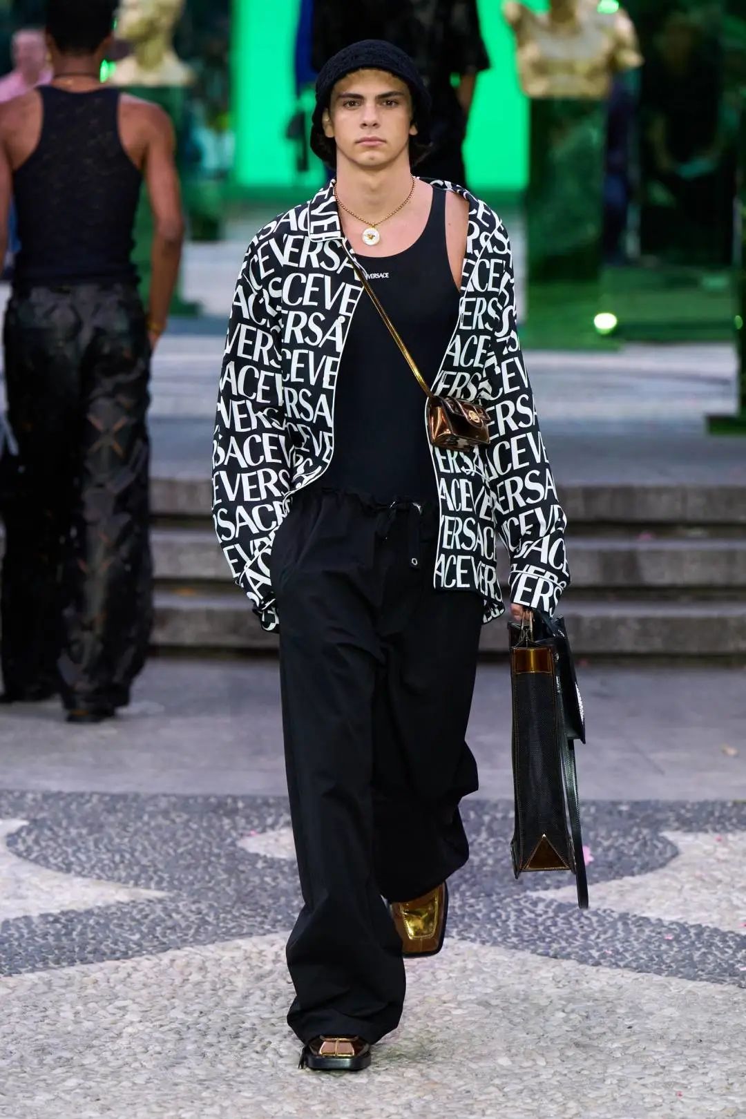 今夏最便宜的明星同款，大概是老头背心休闲区蓝鸢梦想 - Www.slyday.coM