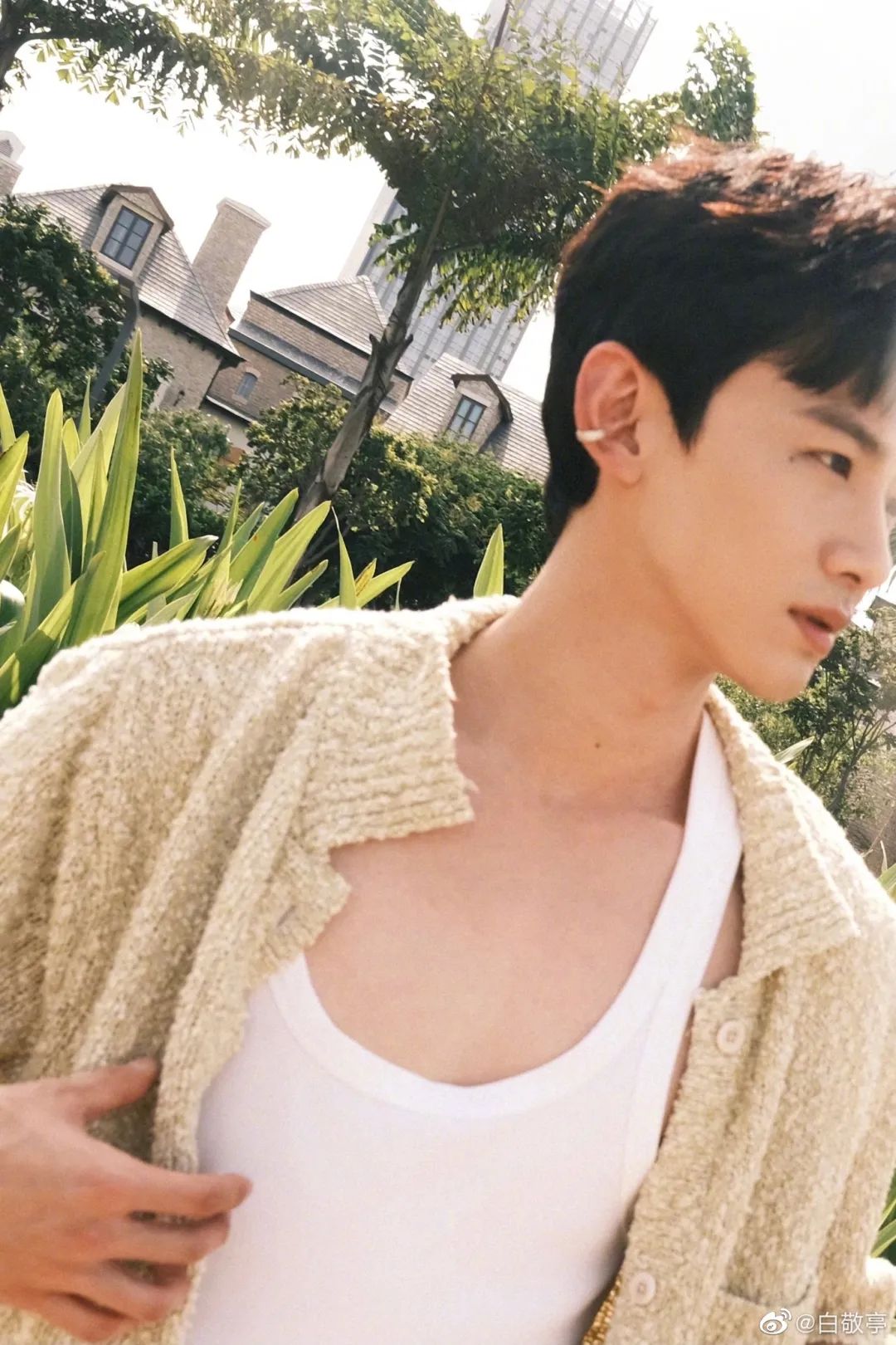 今夏最便宜的明星同款，大概是老头背心休闲区蓝鸢梦想 - Www.slyday.coM