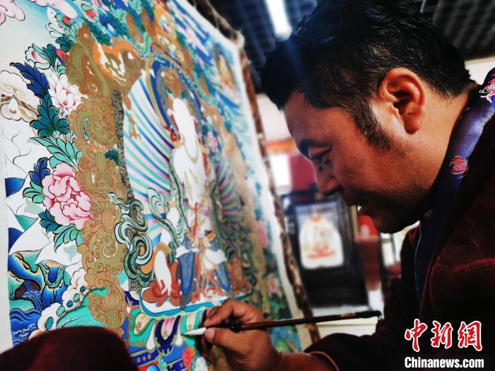 探访青海热贡艺人之家民间画师倾力传承人类非遗