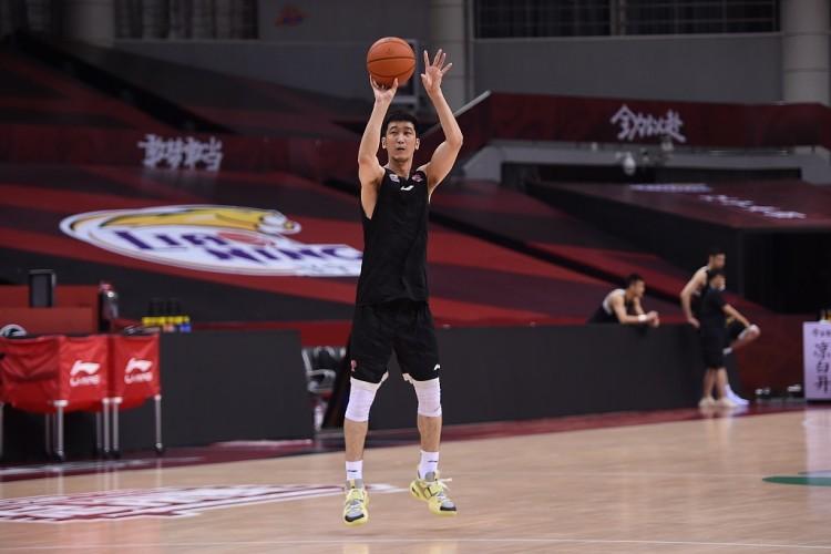 媒体人辽宁队后卫刘志轩将转会加盟江苏男篮