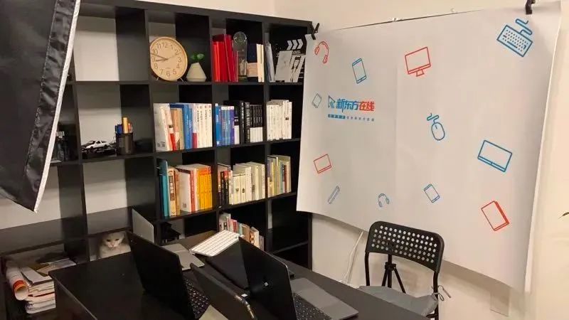 俞敏洪在日记里感谢的董宇辉，又被罗永浩的一条朋友圈刷屏了...休闲区蓝鸢梦想 - Www.slyday.coM