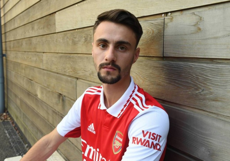 足坛图志厂里来新人了阿森纳新援法比奥维埃拉定妆照