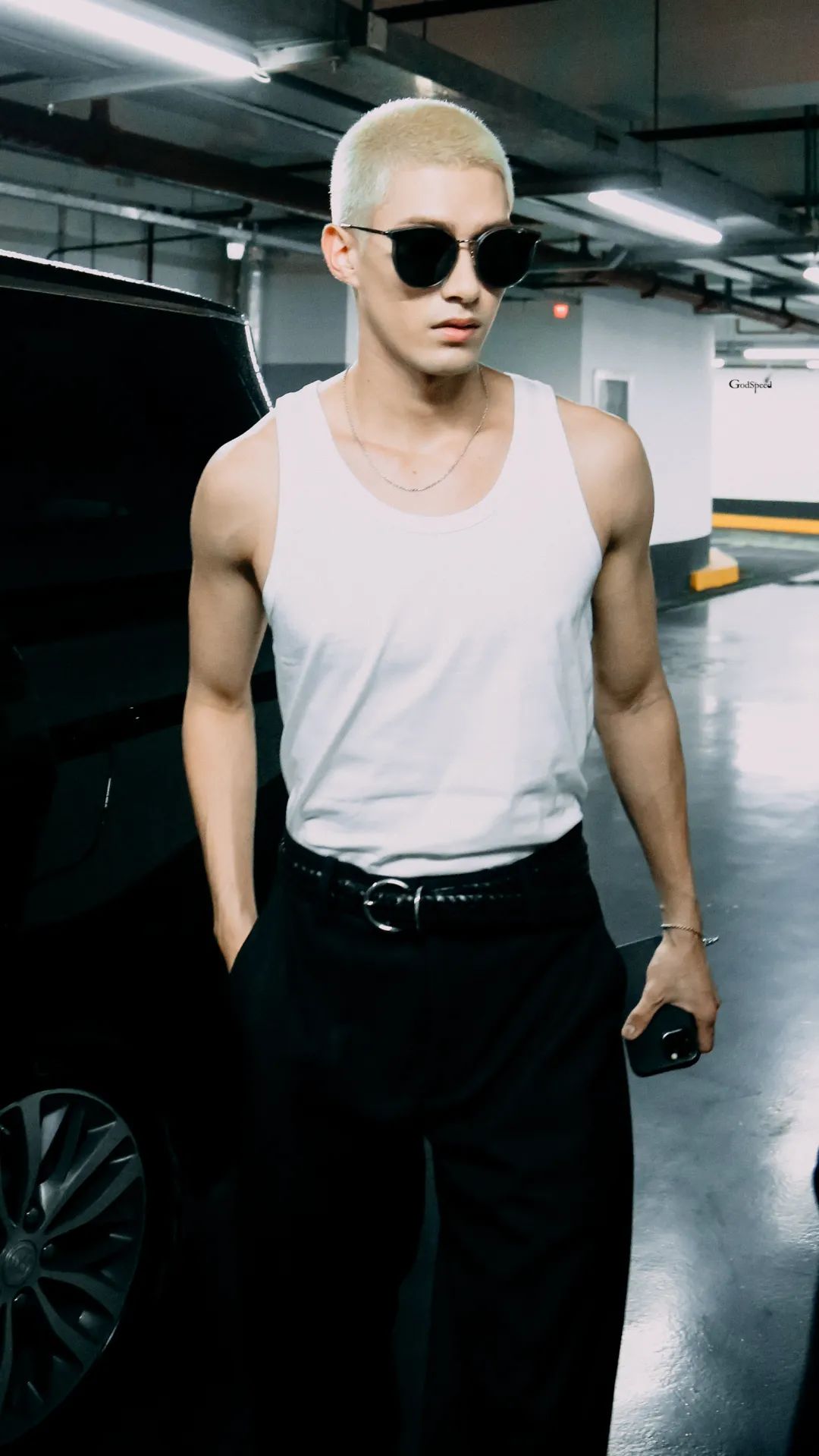 今夏最便宜的明星同款，大概是老头背心休闲区蓝鸢梦想 - Www.slyday.coM