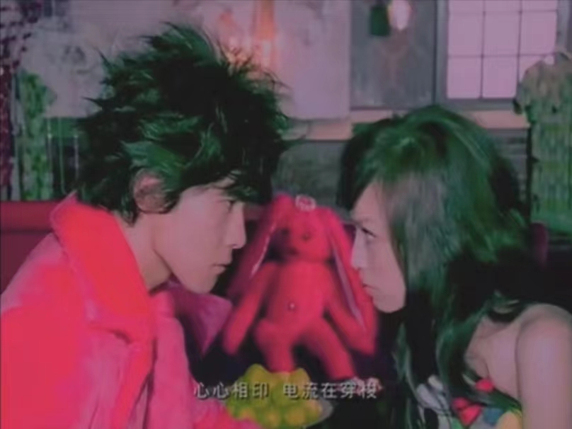 王心凌早期mv里的男主，帅哥含量也太高了点，一下子就磕到我的那个心巴上休闲区蓝鸢梦想 - Www.slyday.coM