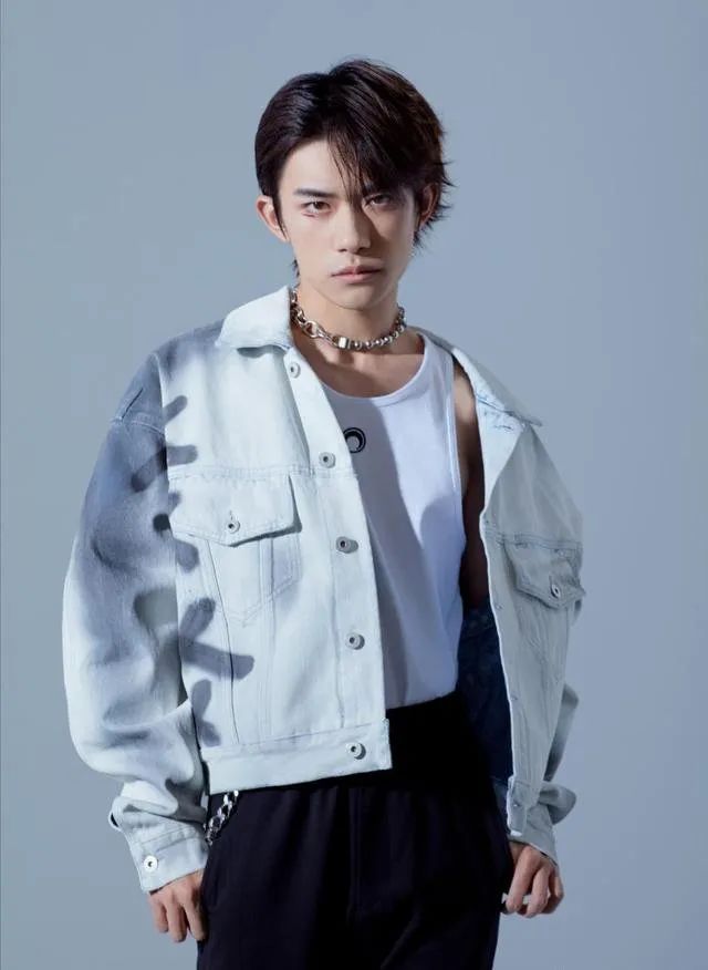 今夏最便宜的明星同款，大概是老头背心休闲区蓝鸢梦想 - Www.slyday.coM