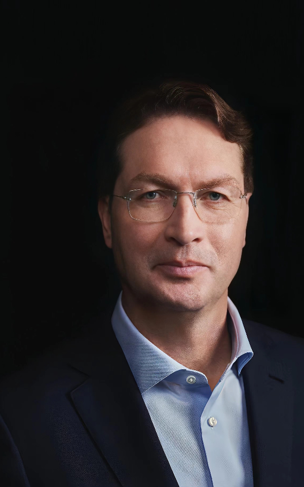 梅赛德斯-奔驰汽车集团全球总裁康林松(ola k01llenius)