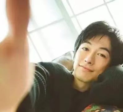 王心凌早期mv里的男主，帅哥含量也太高了点，一下子就磕到我的那个心巴上休闲区蓝鸢梦想 - Www.slyday.coM