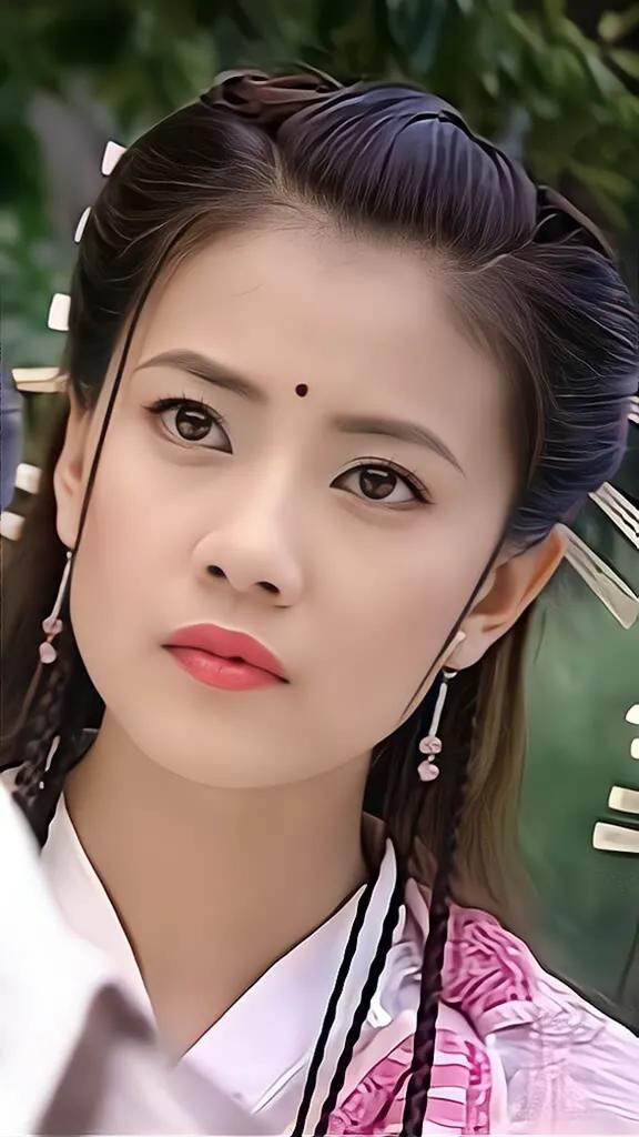 最美的周芷若,柔情似水,我见犹怜,气质与美貌并存!