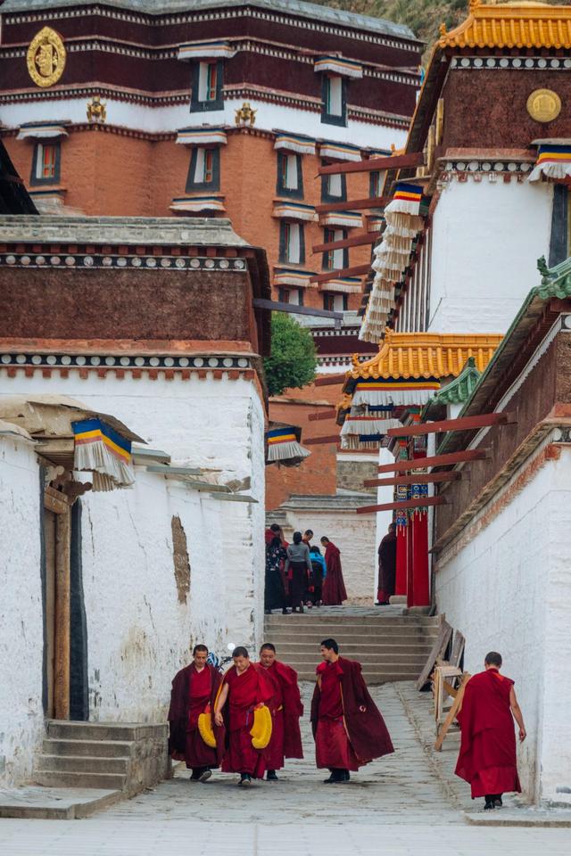 这里有着世界上最长的转经筒，一圈下来两小时休闲区蓝鸢梦想 - Www.slyday.coM