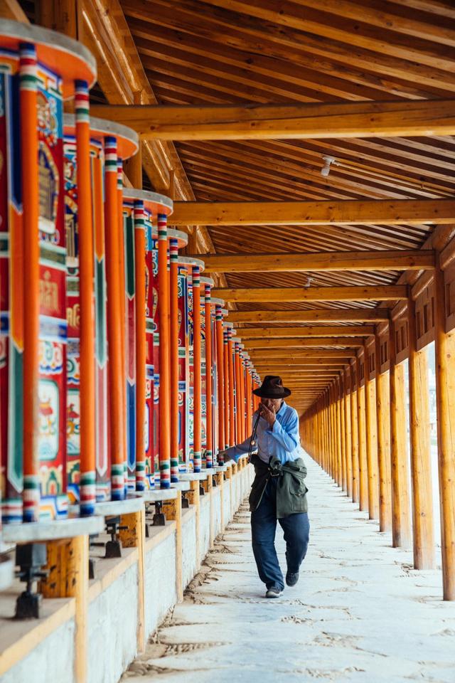 这里有着世界上最长的转经筒，一圈下来两小时休闲区蓝鸢梦想 - Www.slyday.coM