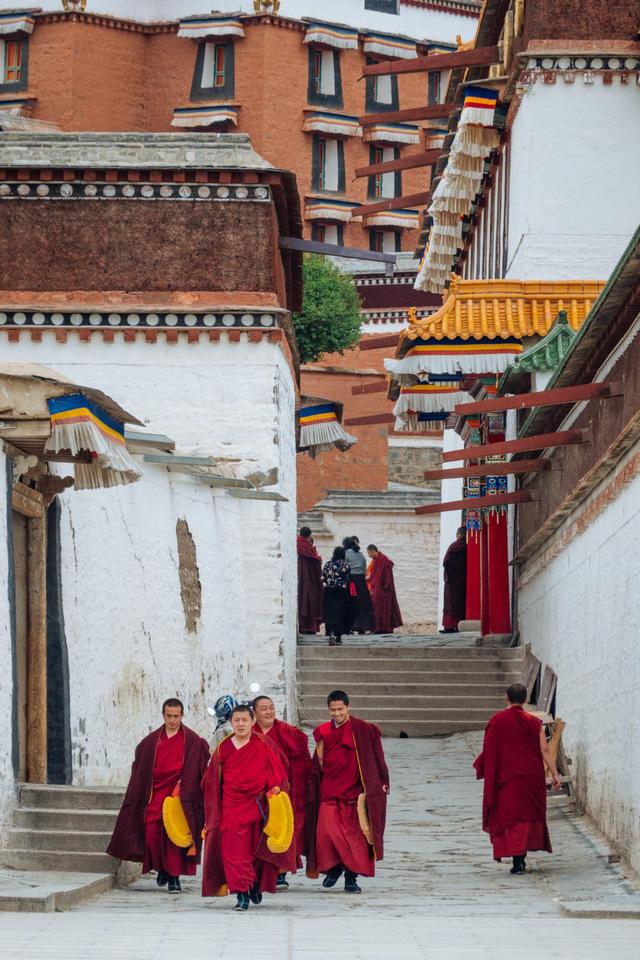 这里有着世界上最长的转经筒，一圈下来两小时休闲区蓝鸢梦想 - Www.slyday.coM