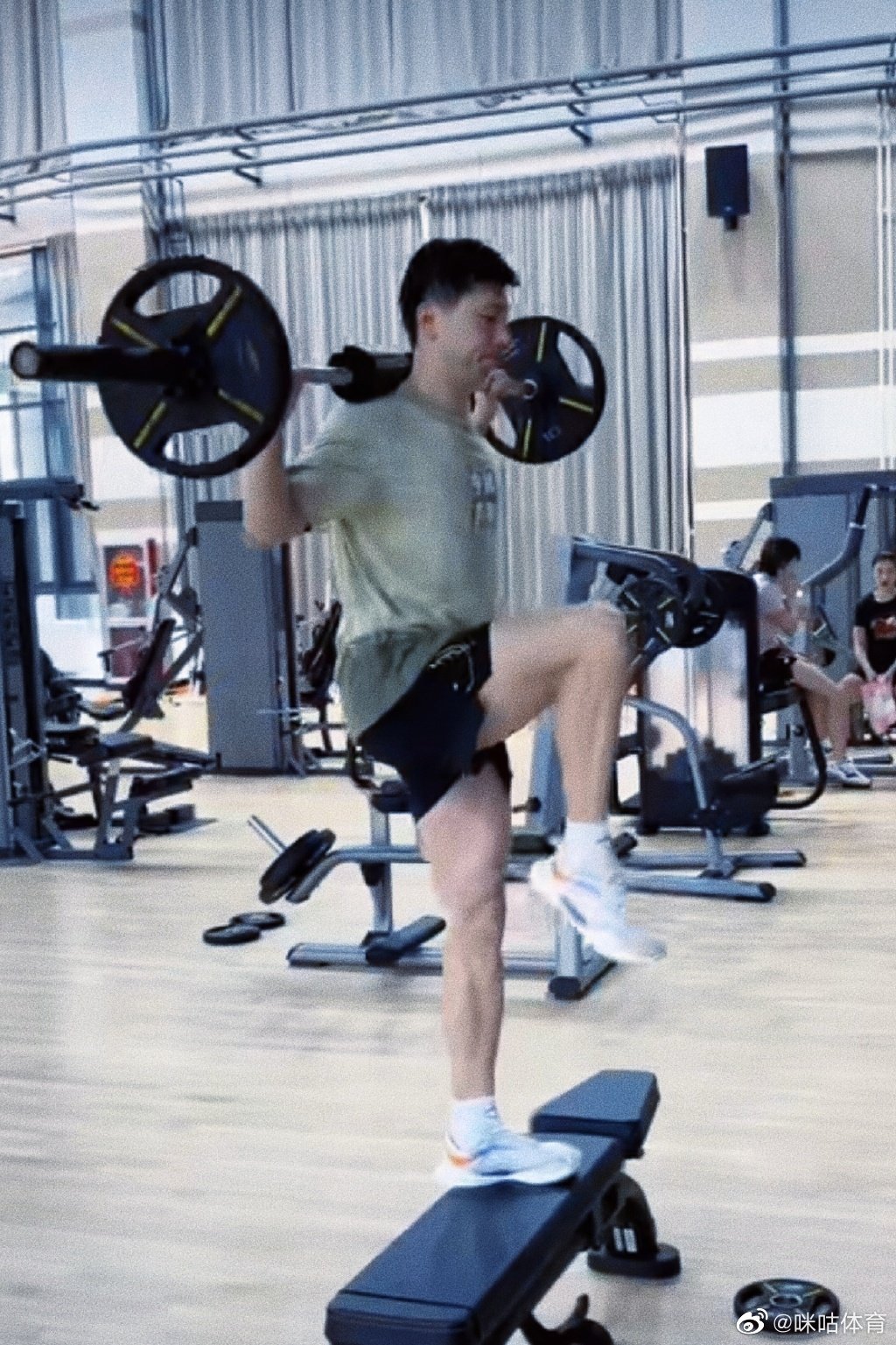 马龙@captain龙 晒出自己健身举铁vlog……|马龙|健身|乒乓_新浪新闻