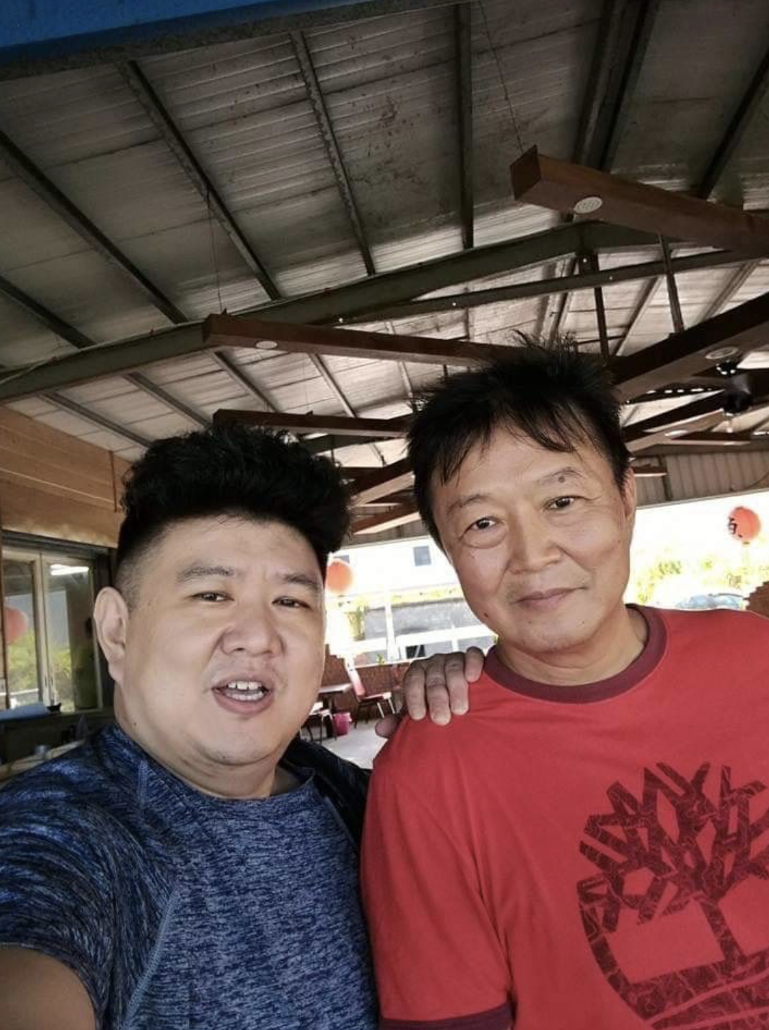 林志颖50岁大哥卖肠粉5年,自曝生意勉强养全家,不靠弟弟做招牌休闲区蓝鸢梦想 - Www.slyday.coM 林志颖50岁大哥卖肠粉5年,自曝生意勉强养全家,不靠弟弟做招牌休闲区蓝鸢梦想 - Www.slyday.coM