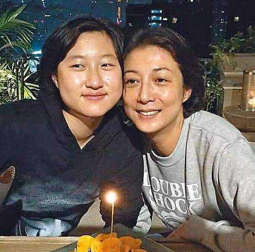 48岁吴绮莉成装修工人!26岁为成龙大哥生女,曾获亚洲小姐冠军休闲区蓝鸢梦想 - Www.slyday.coM 48岁吴绮莉成装修工人!26岁为成龙大哥生女,曾获亚洲小姐冠军休闲区蓝鸢梦想 - Www.slyday.coM