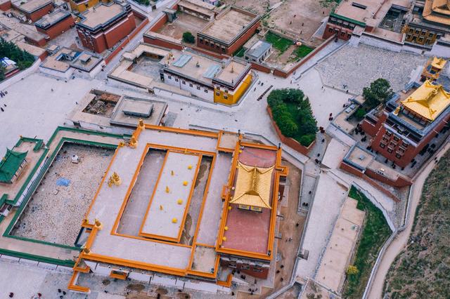 这里有着世界上最长的转经筒，一圈下来两小时休闲区蓝鸢梦想 - Www.slyday.coM