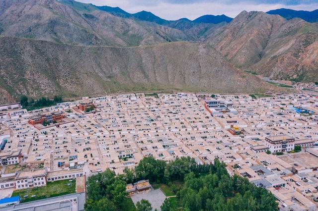 这里有着世界上最长的转经筒，一圈下来两小时休闲区蓝鸢梦想 - Www.slyday.coM