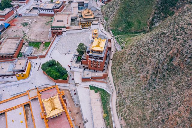 这里有着世界上最长的转经筒，一圈下来两小时休闲区蓝鸢梦想 - Www.slyday.coM